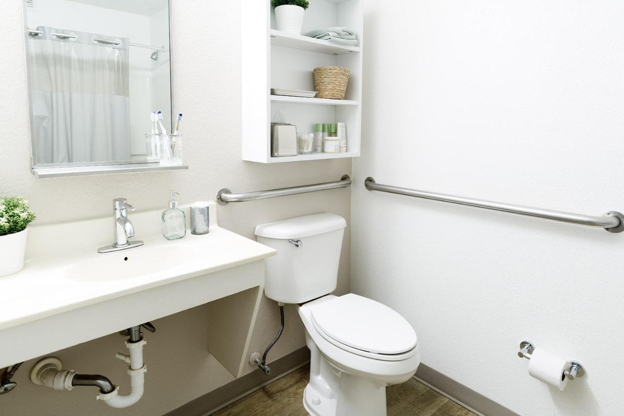 Intown Suites Extended Stay Houston Tx - Hobby Airport Bagian luar foto