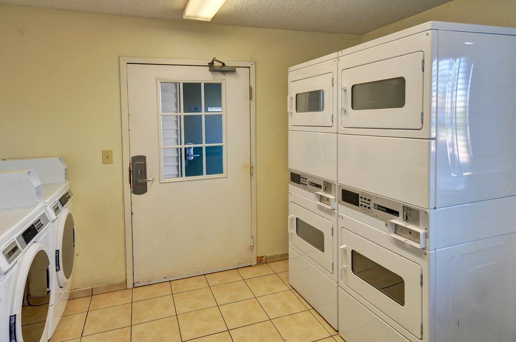 Intown Suites Extended Stay Houston Tx - Hobby Airport Bagian luar foto
